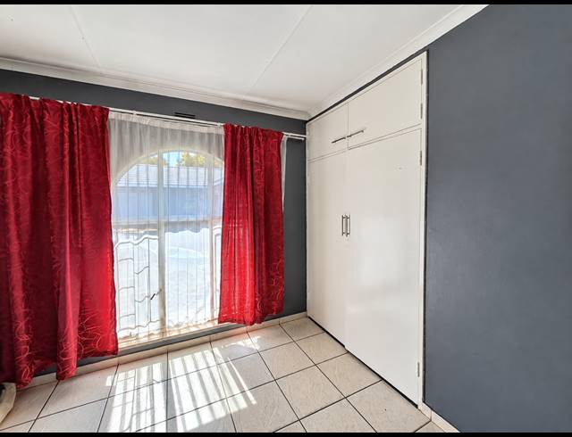 6 BEDROOM HOUSE FOR SALE IN VANDERBIJLPARK SE 2